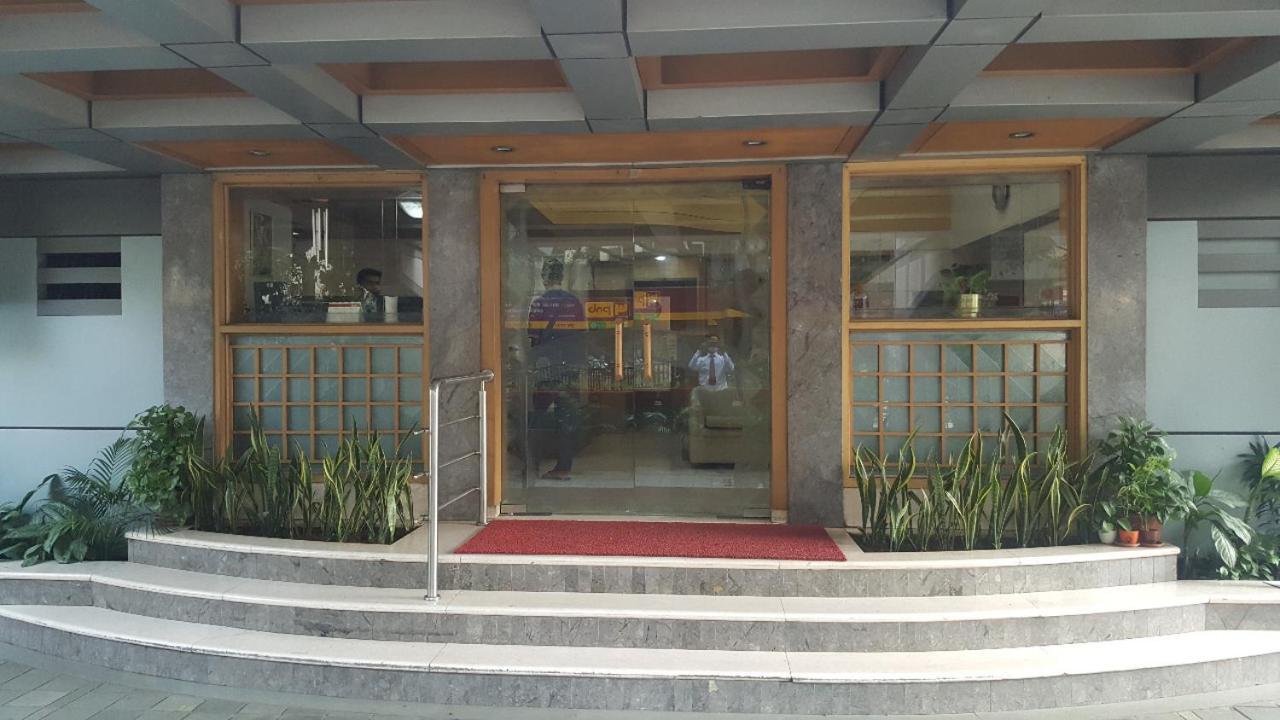 פונה Hotel Ashirwad מראה חיצוני תמונה