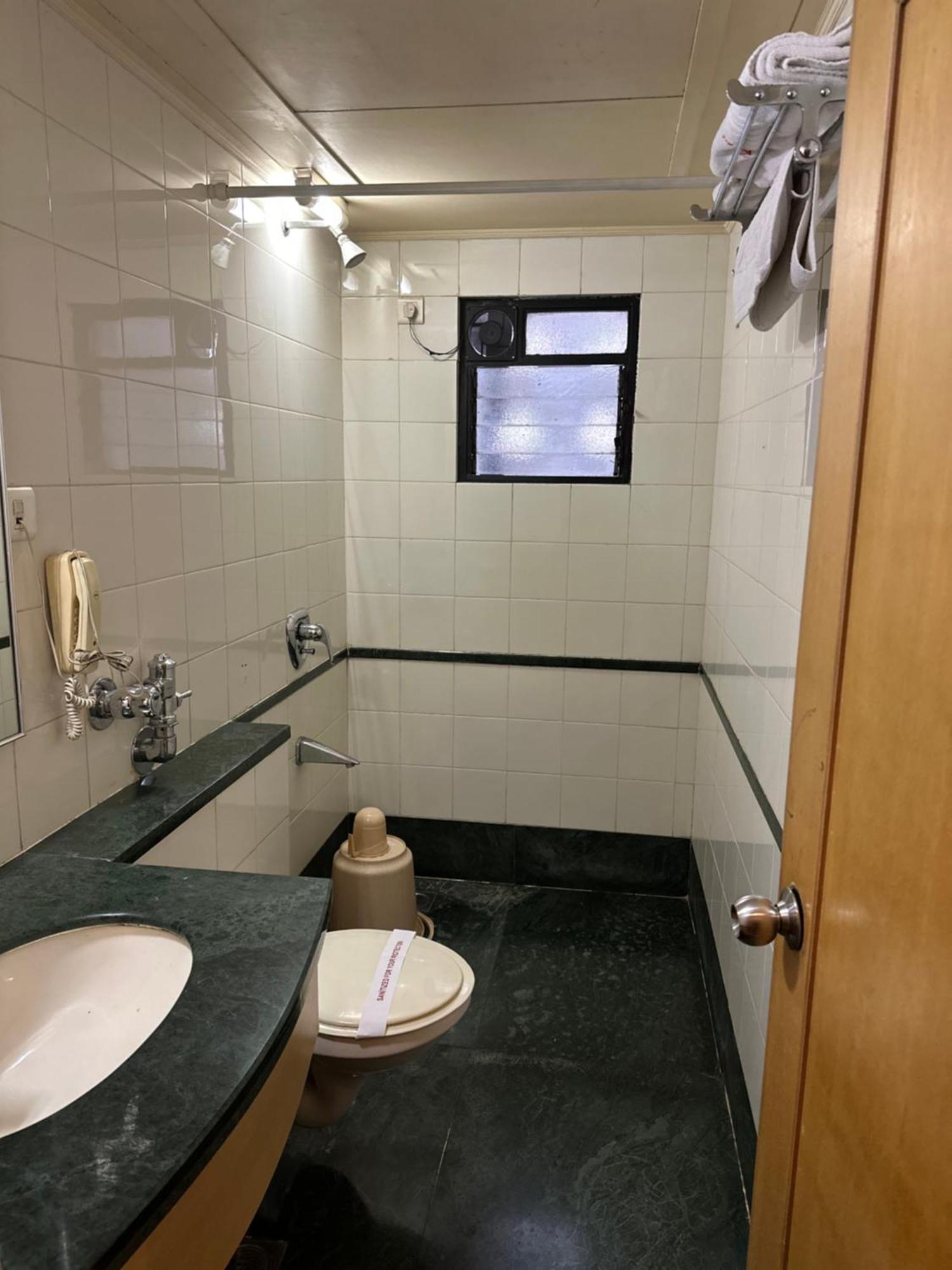 פונה Hotel Ashirwad מראה חיצוני תמונה