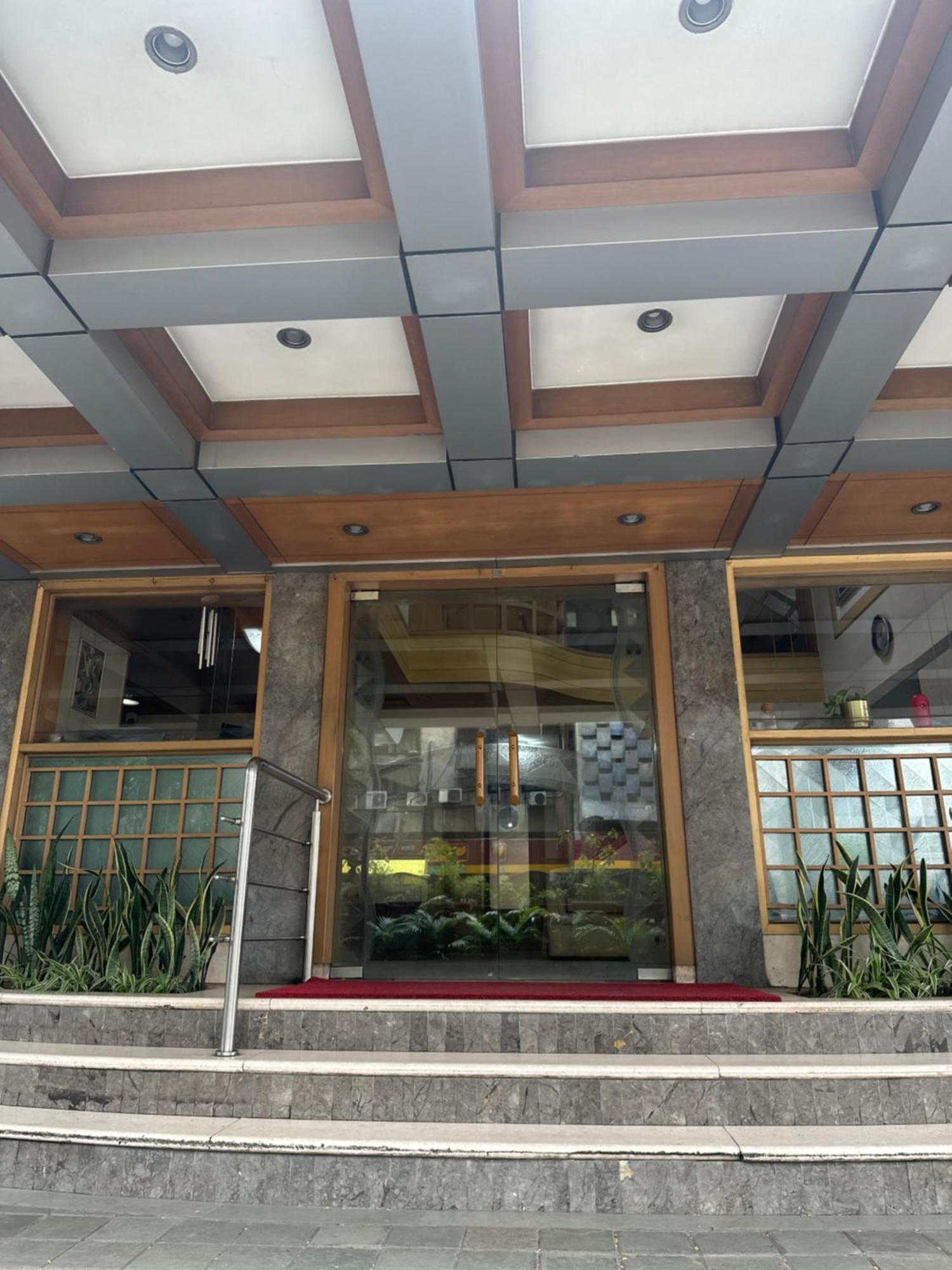 פונה Hotel Ashirwad מראה חיצוני תמונה
