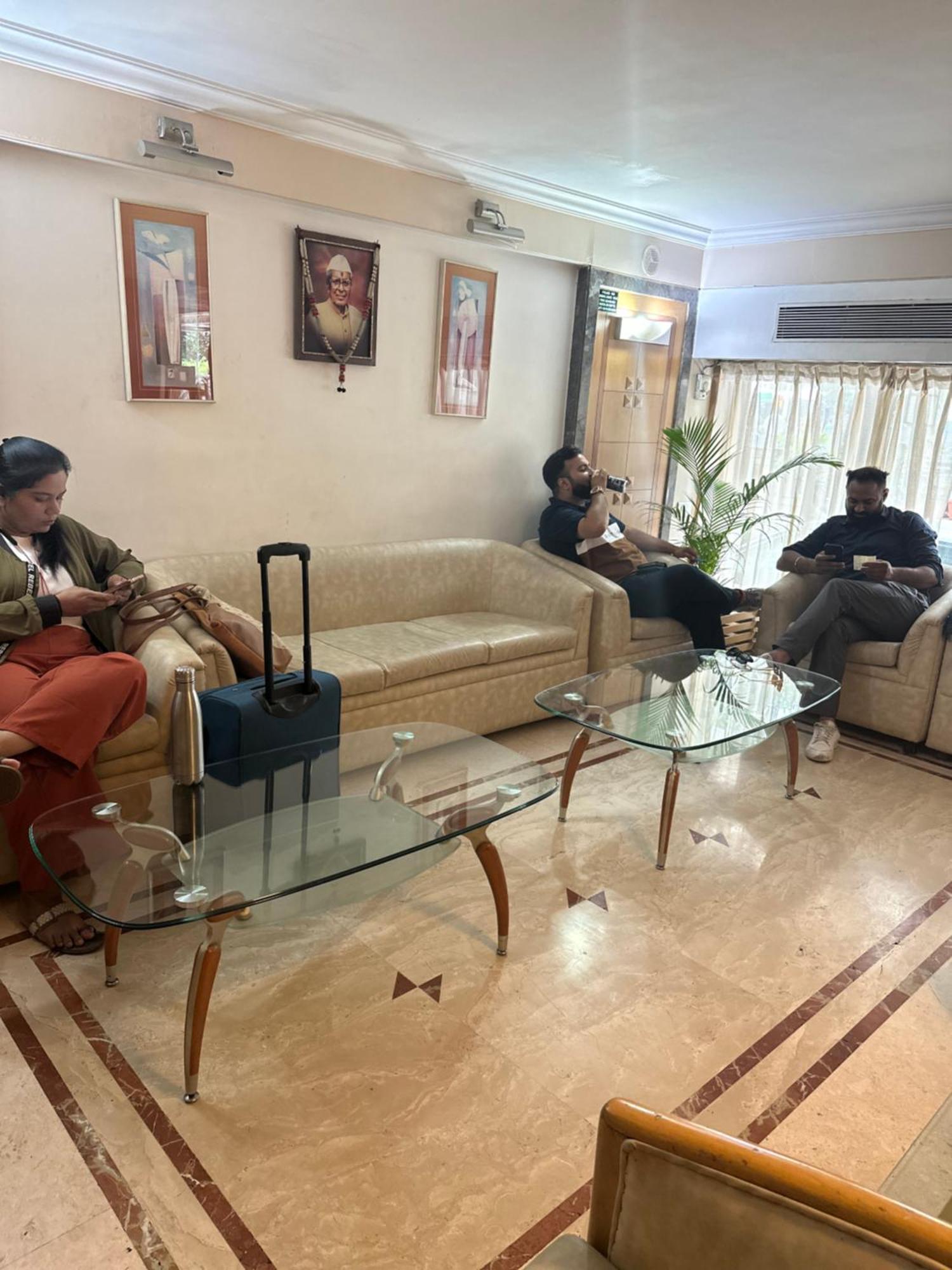 פונה Hotel Ashirwad מראה חיצוני תמונה