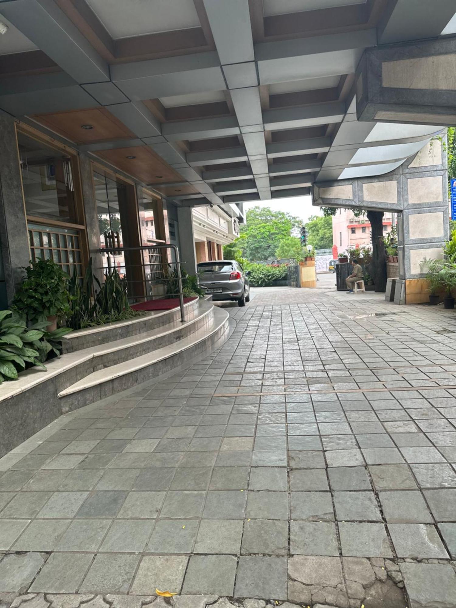פונה Hotel Ashirwad מראה חיצוני תמונה
