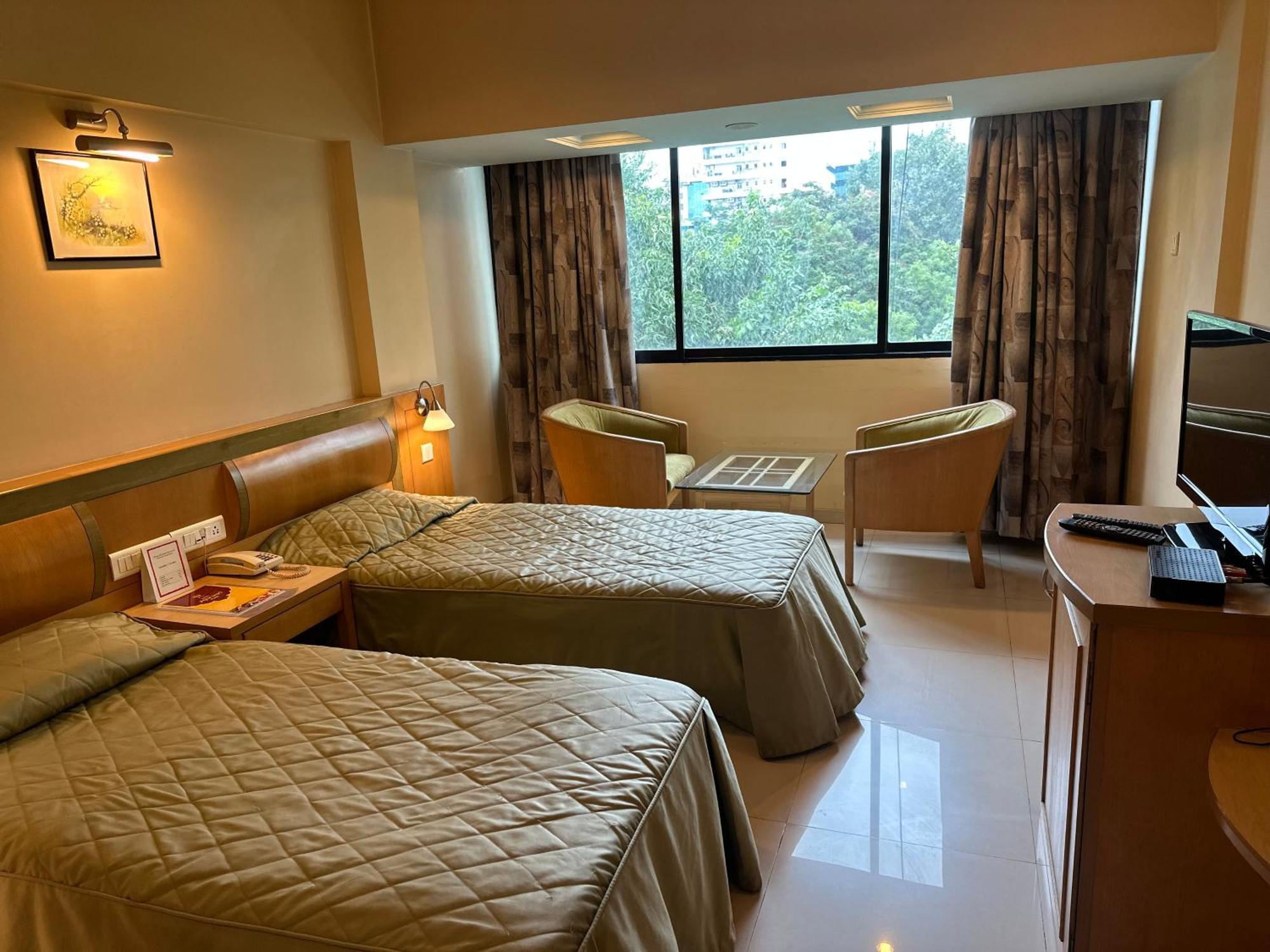 פונה Hotel Ashirwad מראה חיצוני תמונה