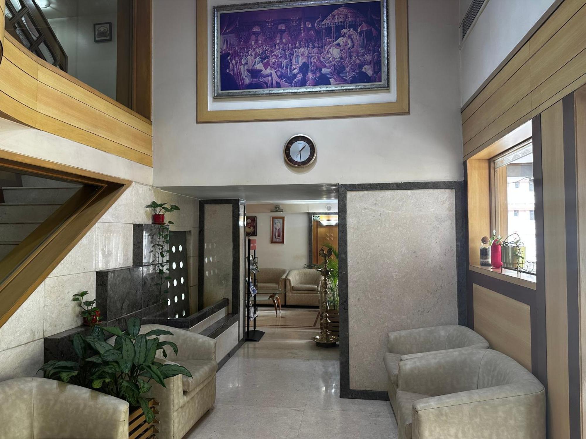 פונה Hotel Ashirwad מראה חיצוני תמונה