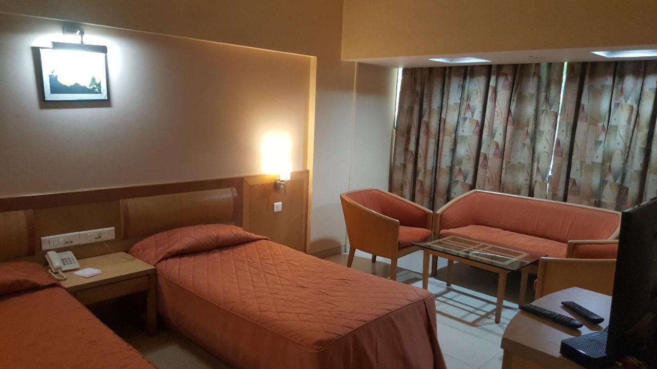 פונה Hotel Ashirwad מראה חיצוני תמונה